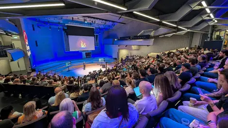 Camp digital crowd